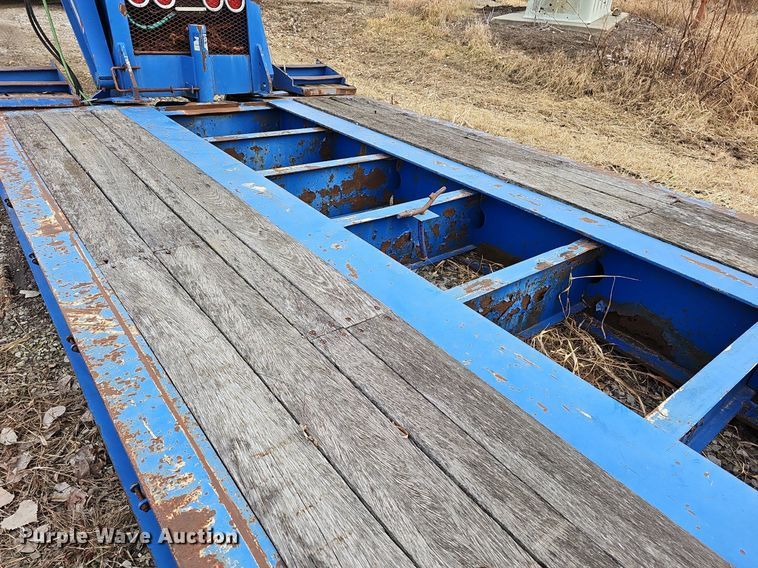 image for item DR5943 1999 Talbert T3DW50SAHRG1T1  lowboy equipment trailer