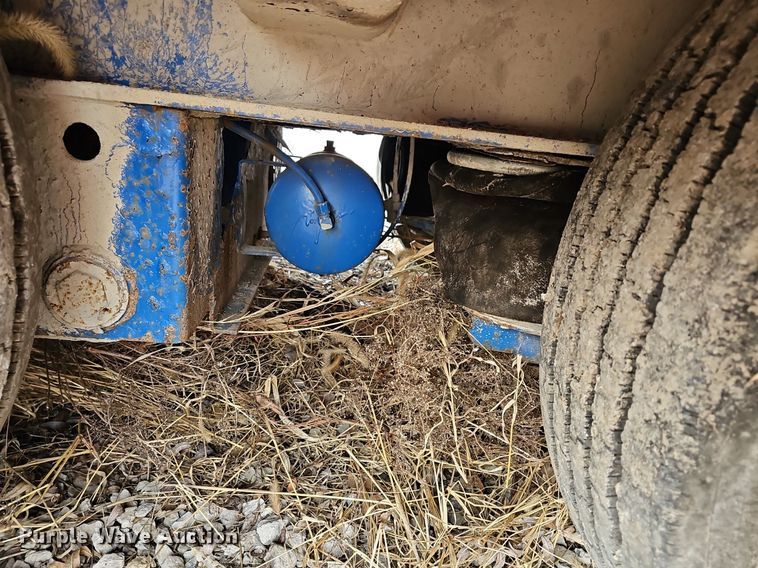 image for item DR5943 1999 Talbert T3DW50SAHRG1T1  lowboy equipment trailer