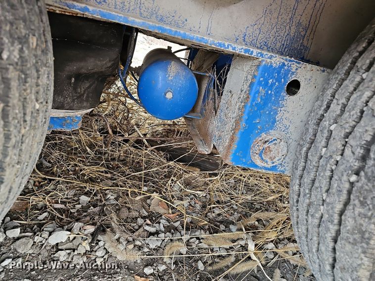 image for item DR5943 1999 Talbert T3DW50SAHRG1T1  lowboy equipment trailer