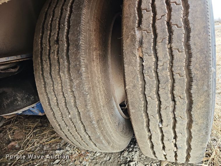 image for item DR5943 1999 Talbert T3DW50SAHRG1T1  lowboy equipment trailer