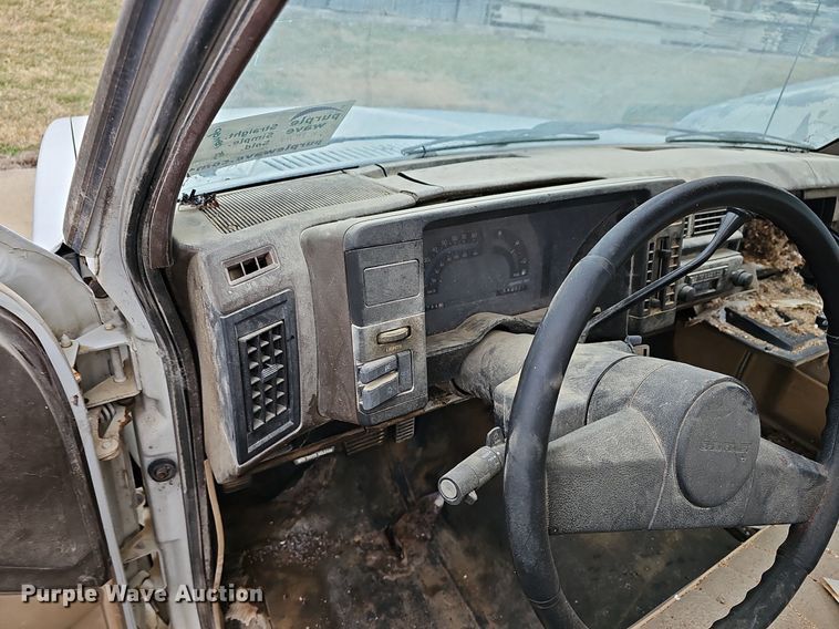 image for item DR5947 1987 Chevy S10  pickup truck