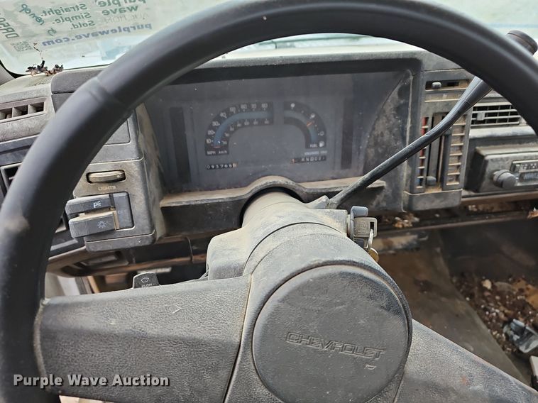 image for item DR5947 1987 Chevy S10  pickup truck