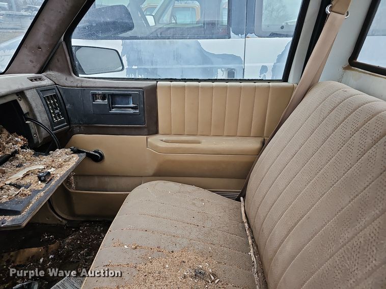 image for item DR5947 1987 Chevy S10  pickup truck