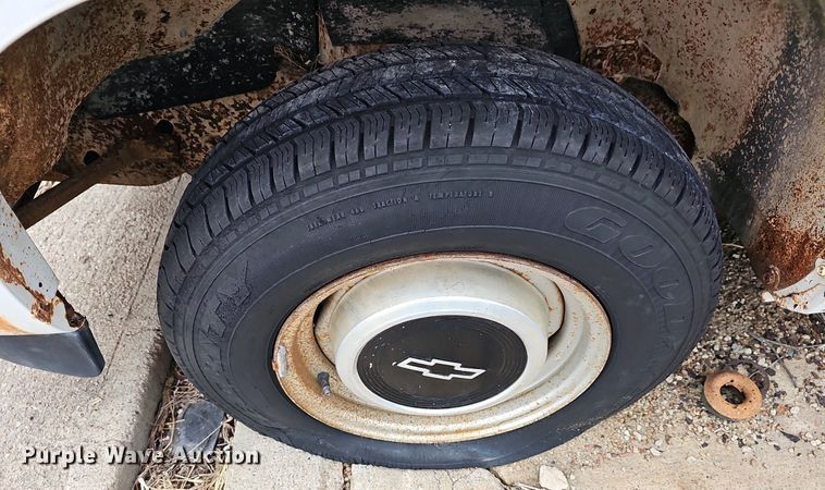 image for item DR5947 1987 Chevy S10  pickup truck