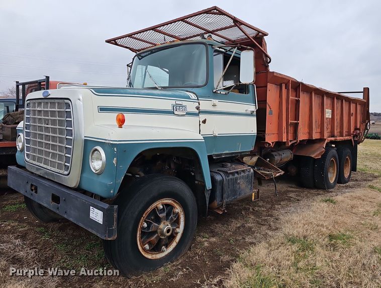 image for item DR5949 1973 Ford 8000  manure spreader truck