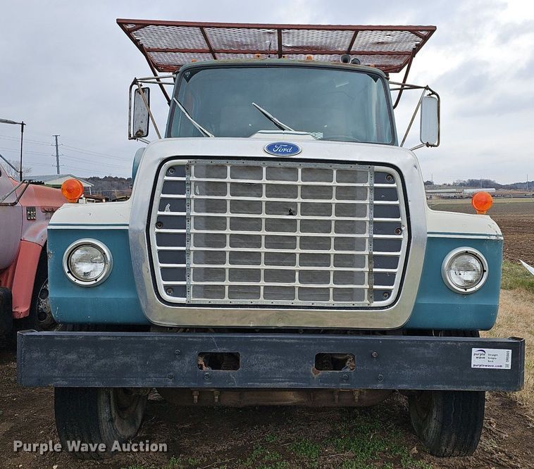 image for item DR5949 1973 Ford 8000  manure spreader truck