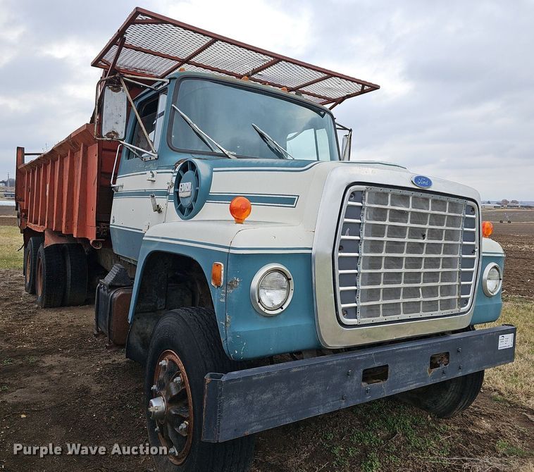 image for item DR5949 1973 Ford 8000  manure spreader truck