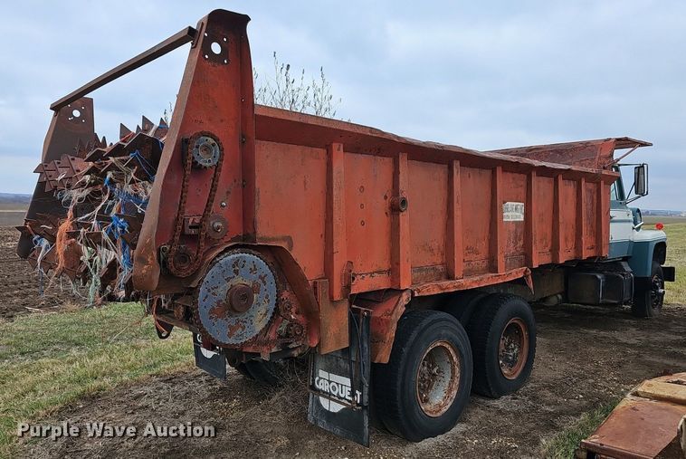 image for item DR5949 1973 Ford 8000  manure spreader truck