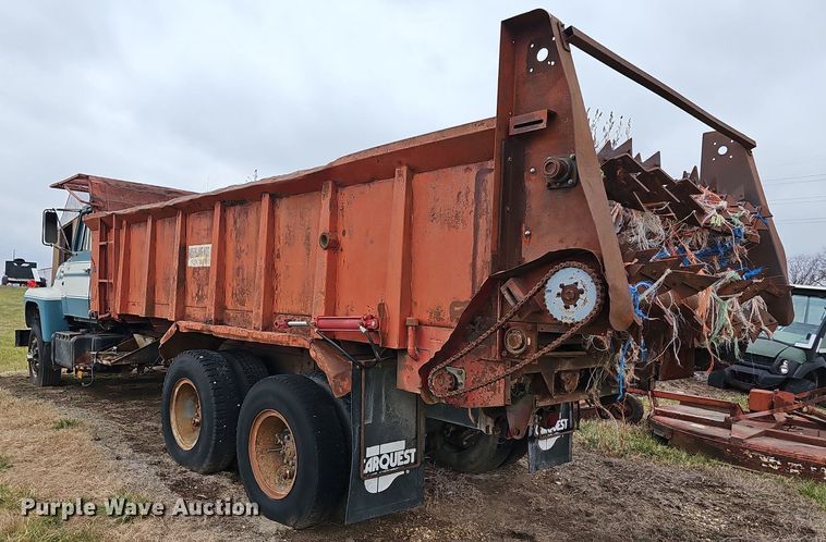 image for item DR5949 1973 Ford 8000  manure spreader truck