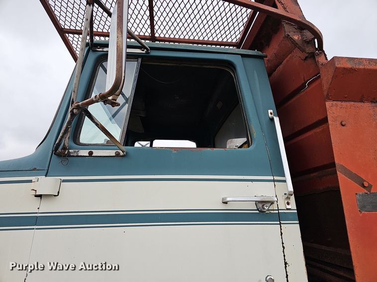 image for item DR5949 1973 Ford 8000  manure spreader truck