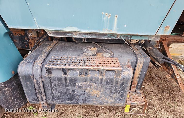 image for item DR5949 1973 Ford 8000  manure spreader truck