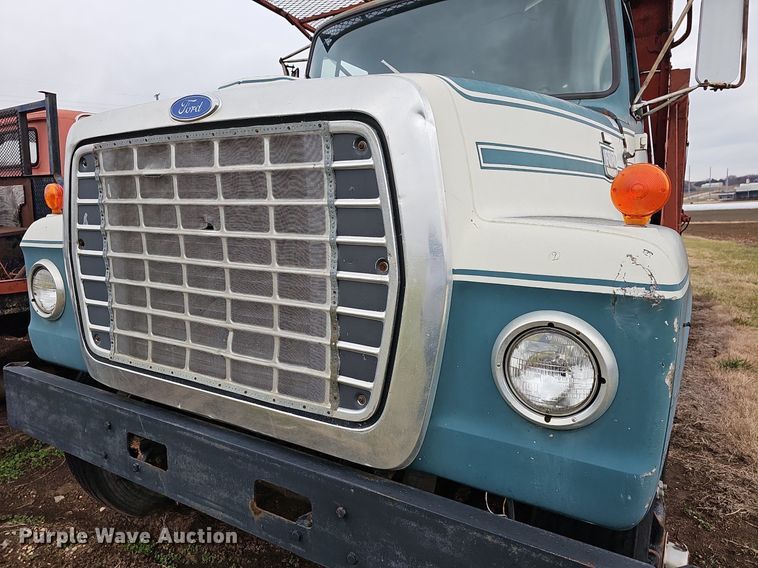 image for item DR5949 1973 Ford 8000  manure spreader truck