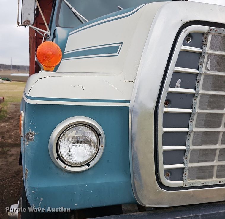 image for item DR5949 1973 Ford 8000  manure spreader truck