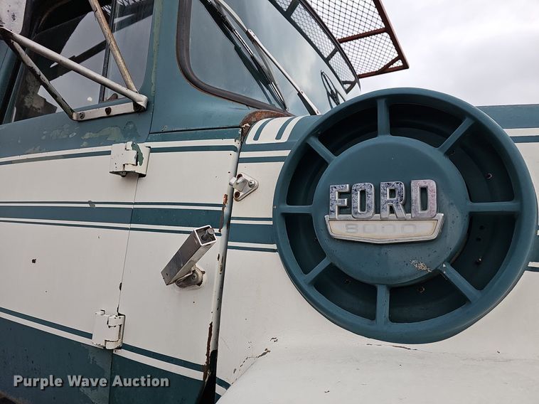 image for item DR5949 1973 Ford 8000  manure spreader truck