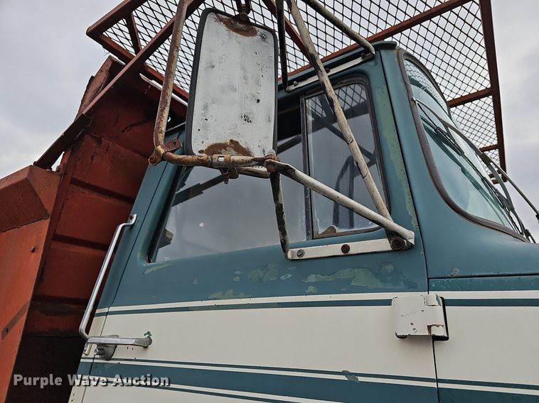 image for item DR5949 1973 Ford 8000  manure spreader truck