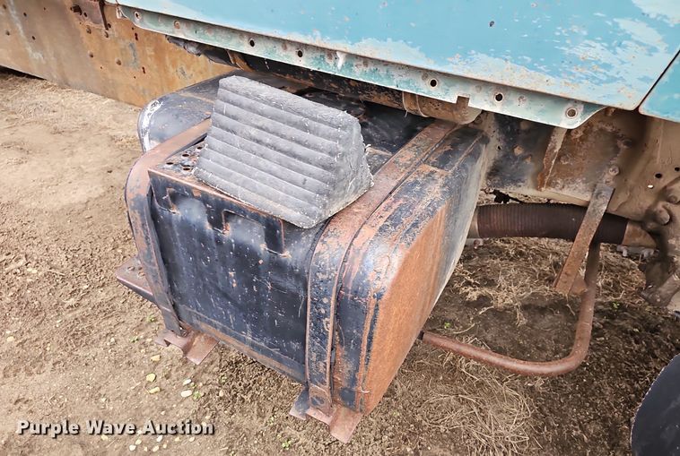 image for item DR5949 1973 Ford 8000  manure spreader truck