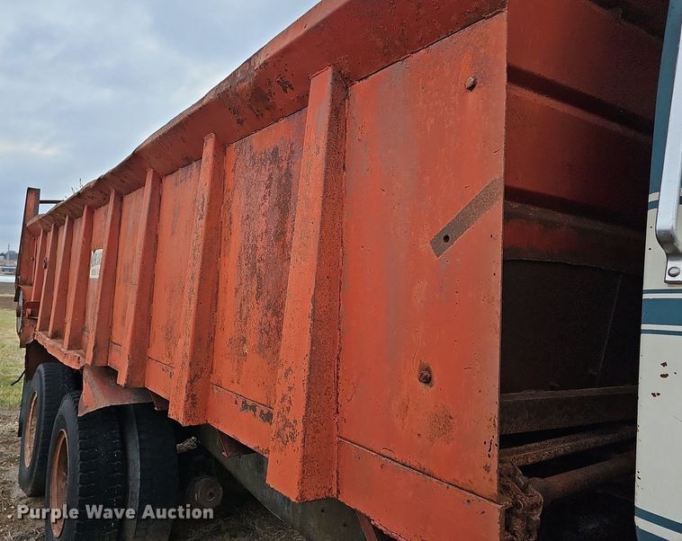 image for item DR5949 1973 Ford 8000  manure spreader truck