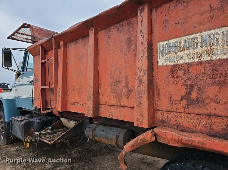 image for item DR5949 1973 Ford 8000  manure spreader truck