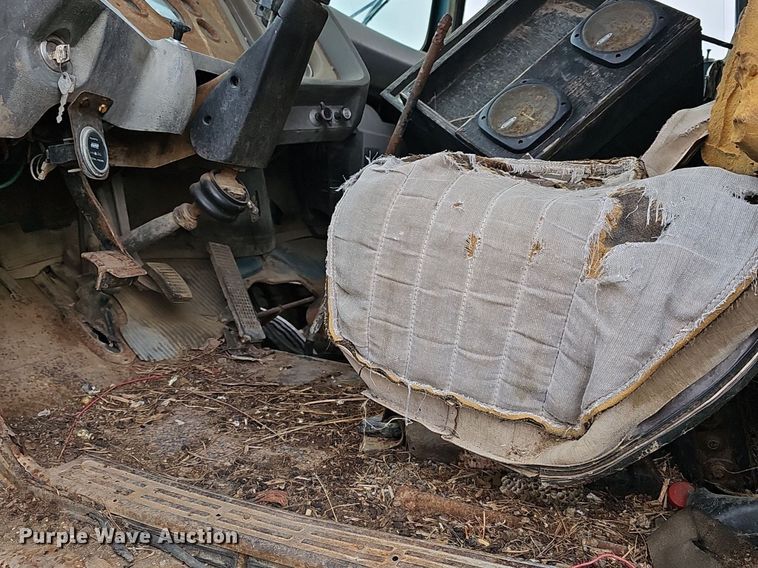 image for item DR5949 1973 Ford 8000  manure spreader truck