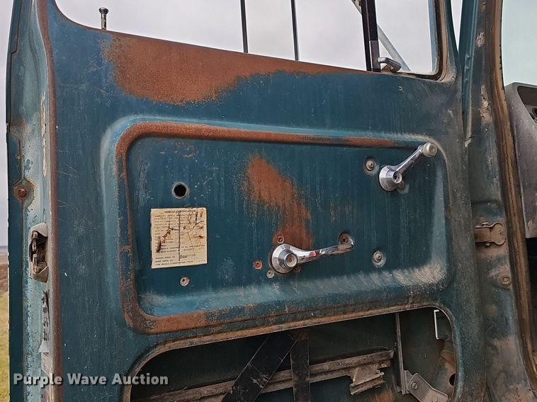 image for item DR5949 1973 Ford 8000  manure spreader truck