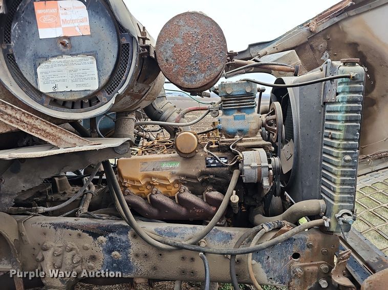 image for item DR5949 1973 Ford 8000  manure spreader truck