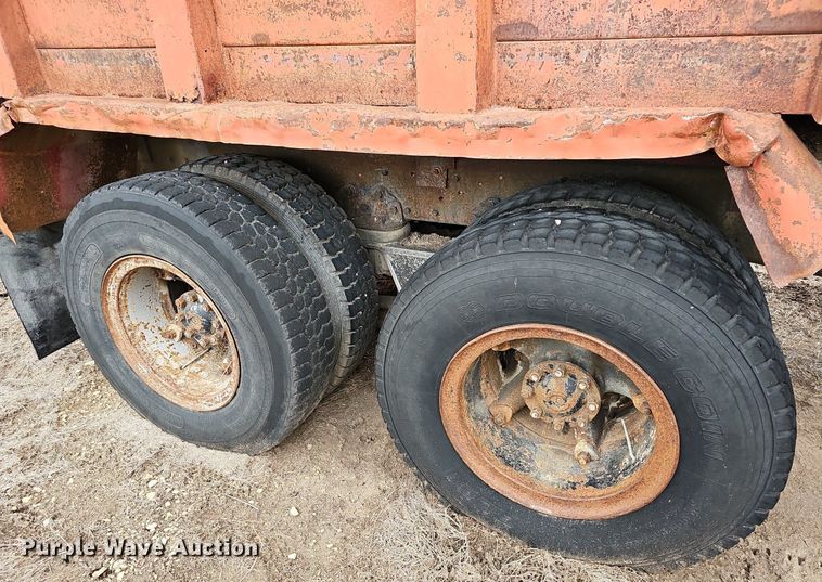 image for item DR5949 1973 Ford 8000  manure spreader truck