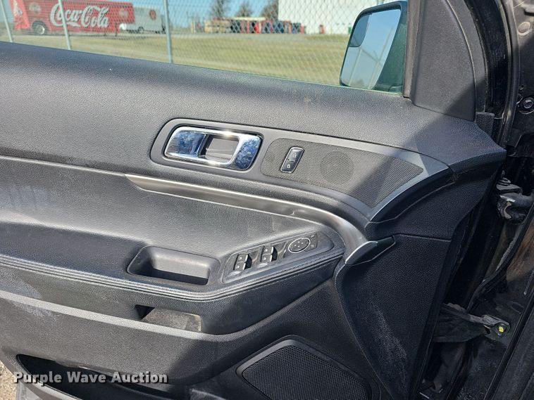 image for item DR5972 2017 Ford Explorer Police Interceptor  SUV