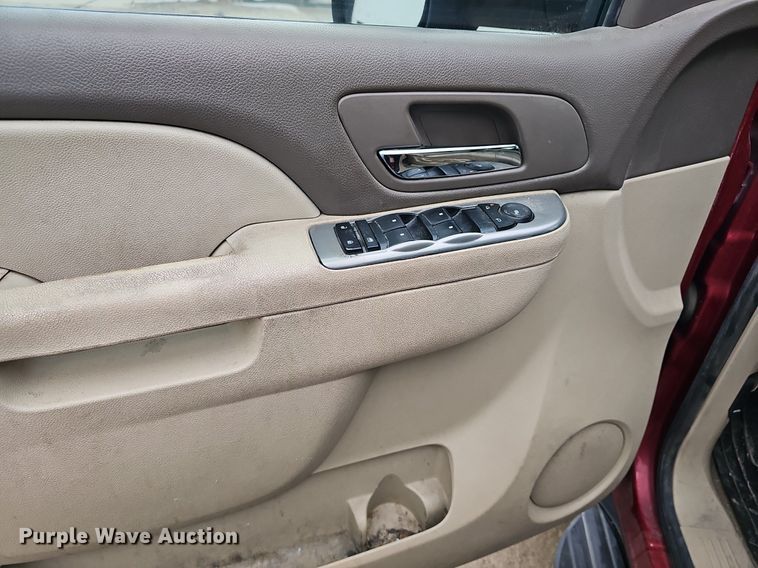 image for item DR5975 2013 Chevrolet Suburban  SUV