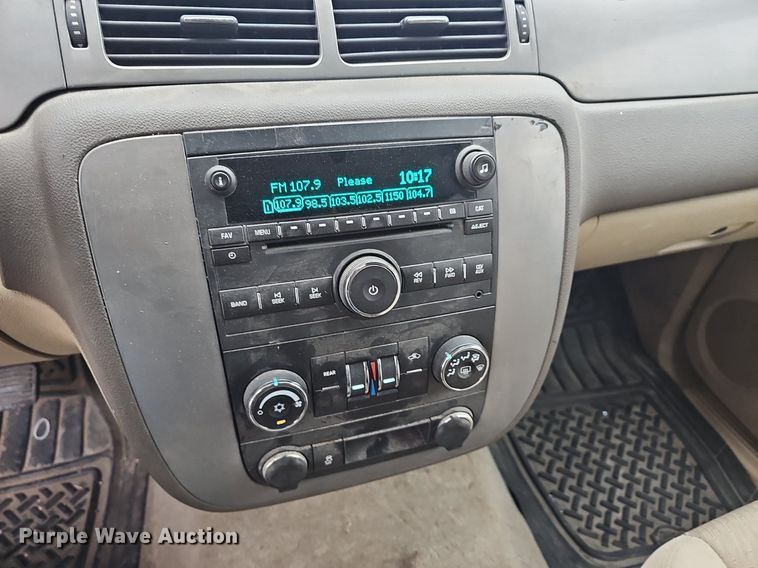 image for item DR5975 2013 Chevrolet Suburban  SUV