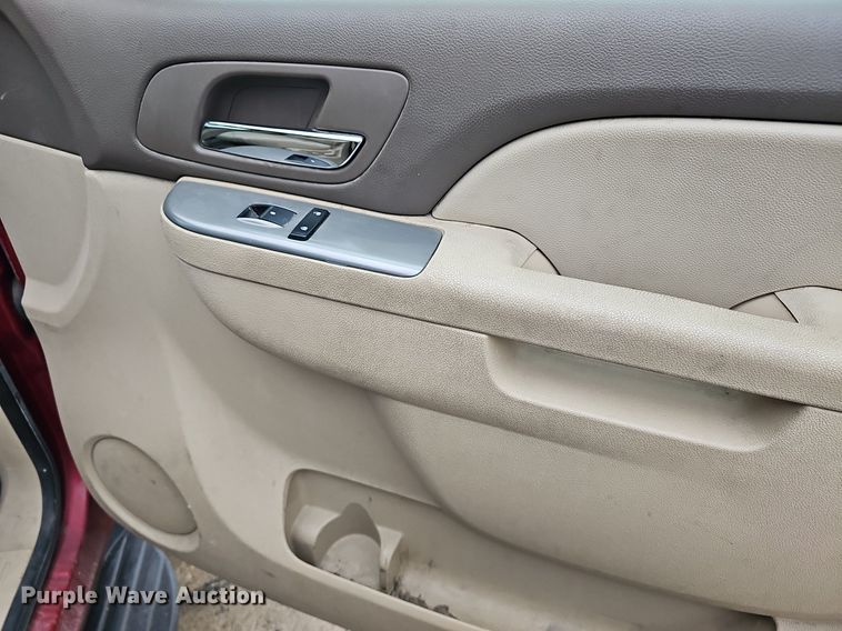 image for item DR5975 2013 Chevrolet Suburban  SUV