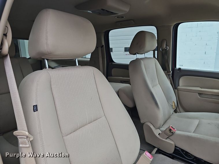 image for item DR5975 2013 Chevrolet Suburban  SUV