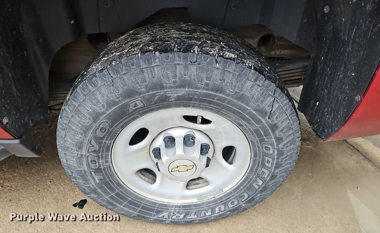 image for item DR5975 2013 Chevrolet Suburban  SUV