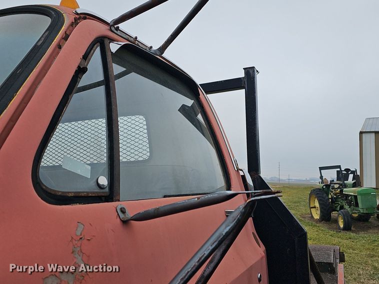 image for item DR5977 1976 Chevrolet C65  flatbed truck