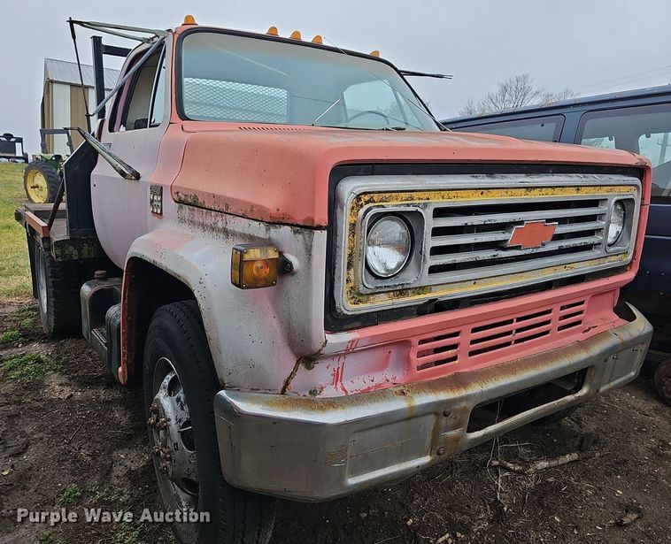 image for item DR5977 1976 Chevrolet C65  flatbed truck