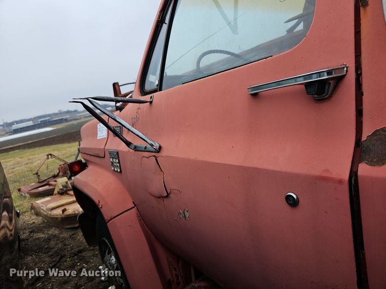 image for item DR5977 1976 Chevrolet C65  flatbed truck