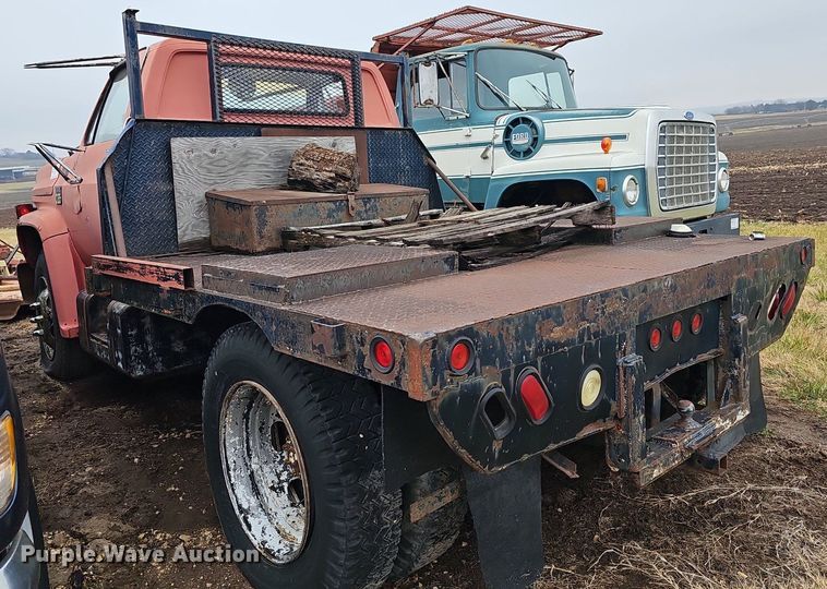 image for item DR5977 1976 Chevrolet C65  flatbed truck