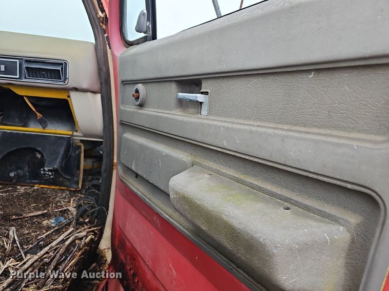 image for item DR5977 1976 Chevrolet C65  flatbed truck