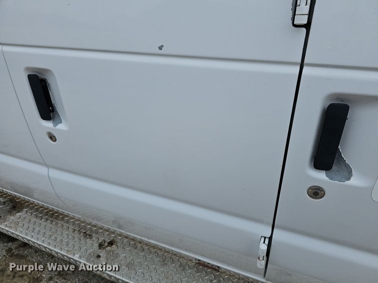 image for item DR5979 2006 Ford E350 Super Duty XL  van