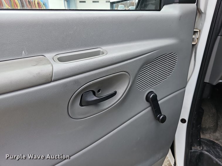 image for item DR5979 2006 Ford E350 Super Duty XL  van