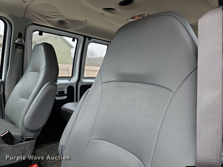 image for item DR5979 2006 Ford E350 Super Duty XL  van