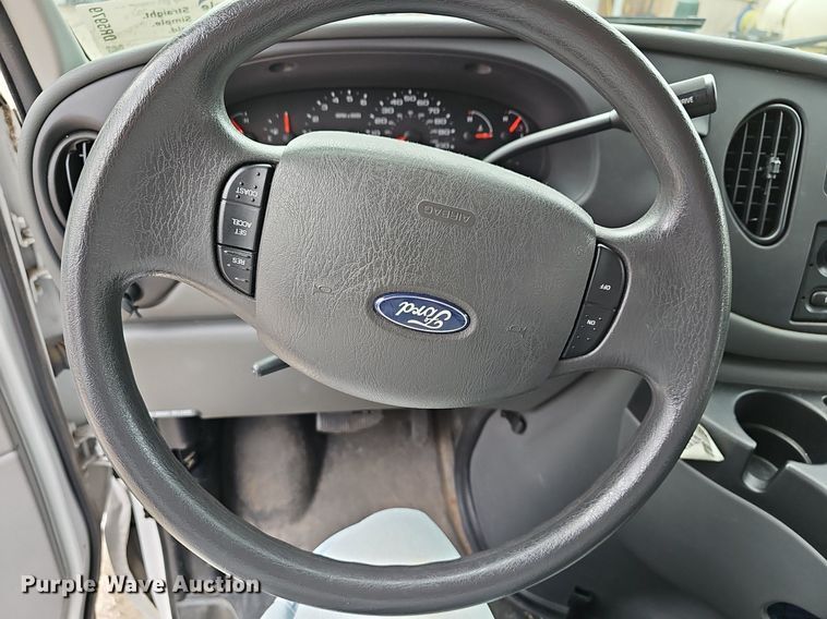 image for item DR5979 2006 Ford E350 Super Duty XL  van