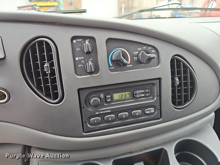 image for item DR5979 2006 Ford E350 Super Duty XL  van