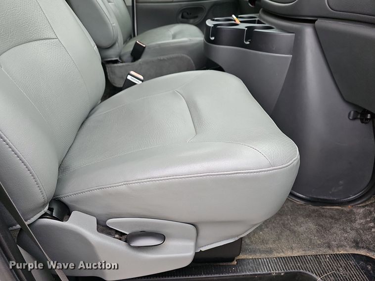 image for item DR5979 2006 Ford E350 Super Duty XL  van