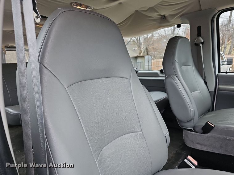 image for item DR5979 2006 Ford E350 Super Duty XL  van