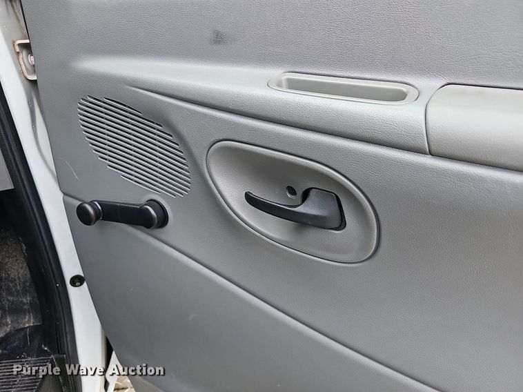 image for item DR5979 2006 Ford E350 Super Duty XL  van