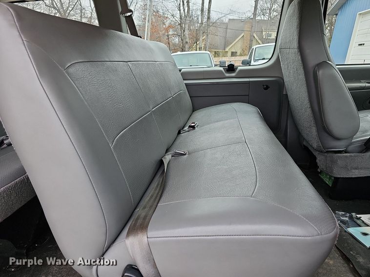 image for item DR5979 2006 Ford E350 Super Duty XL  van