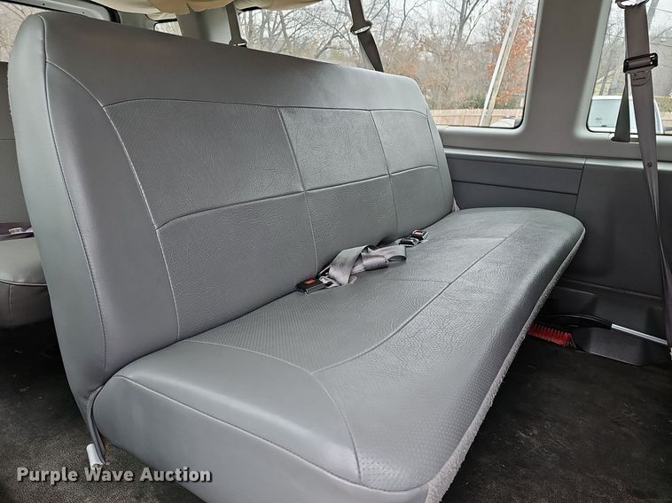 image for item DR5979 2006 Ford E350 Super Duty XL  van