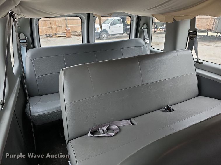 image for item DR5979 2006 Ford E350 Super Duty XL  van