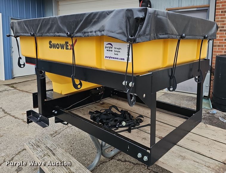 image for item DR5981 2018 SnowEx Vee Pro 6000  spreader