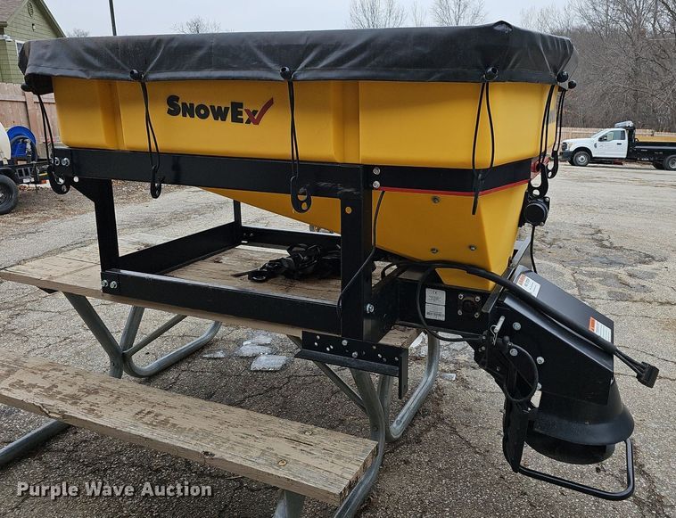 image for item DR5981 2018 SnowEx Vee Pro 6000  spreader